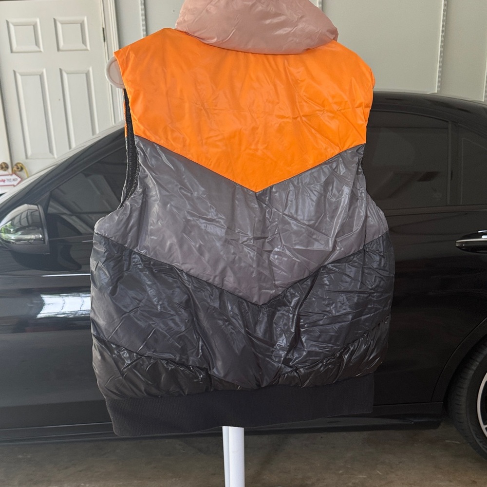 Colorblock Puffer Vest - Picture 4 of 4